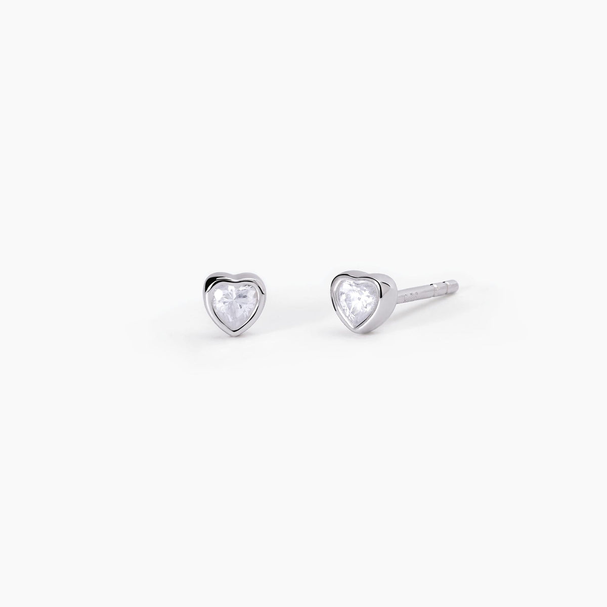Orecchini a lobo in argento con punto luce taglio cuore SHINY