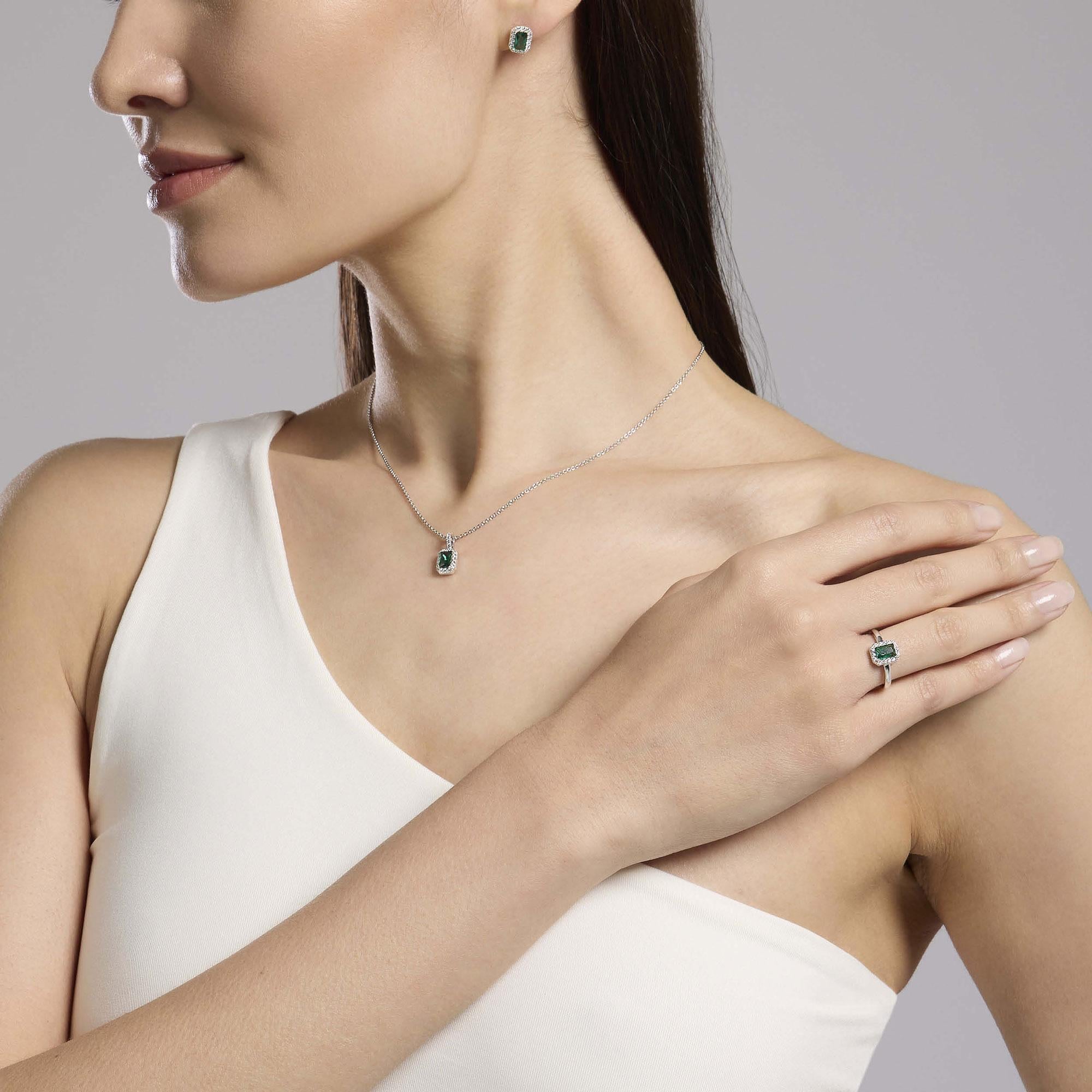 Anello con smeraldo sinteticoCool or Rétro?