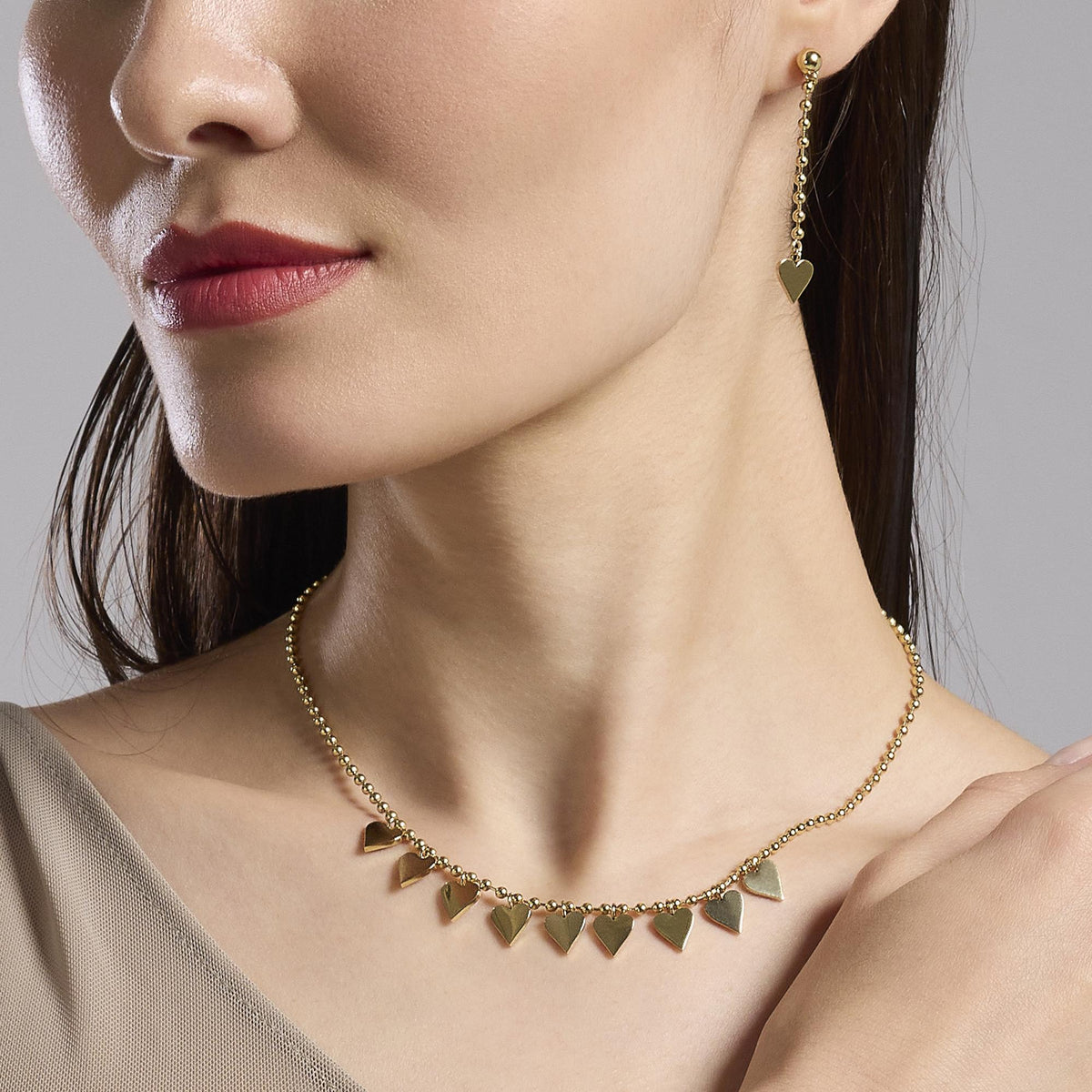 Orecchini pendenti dorati con cuori Style 18