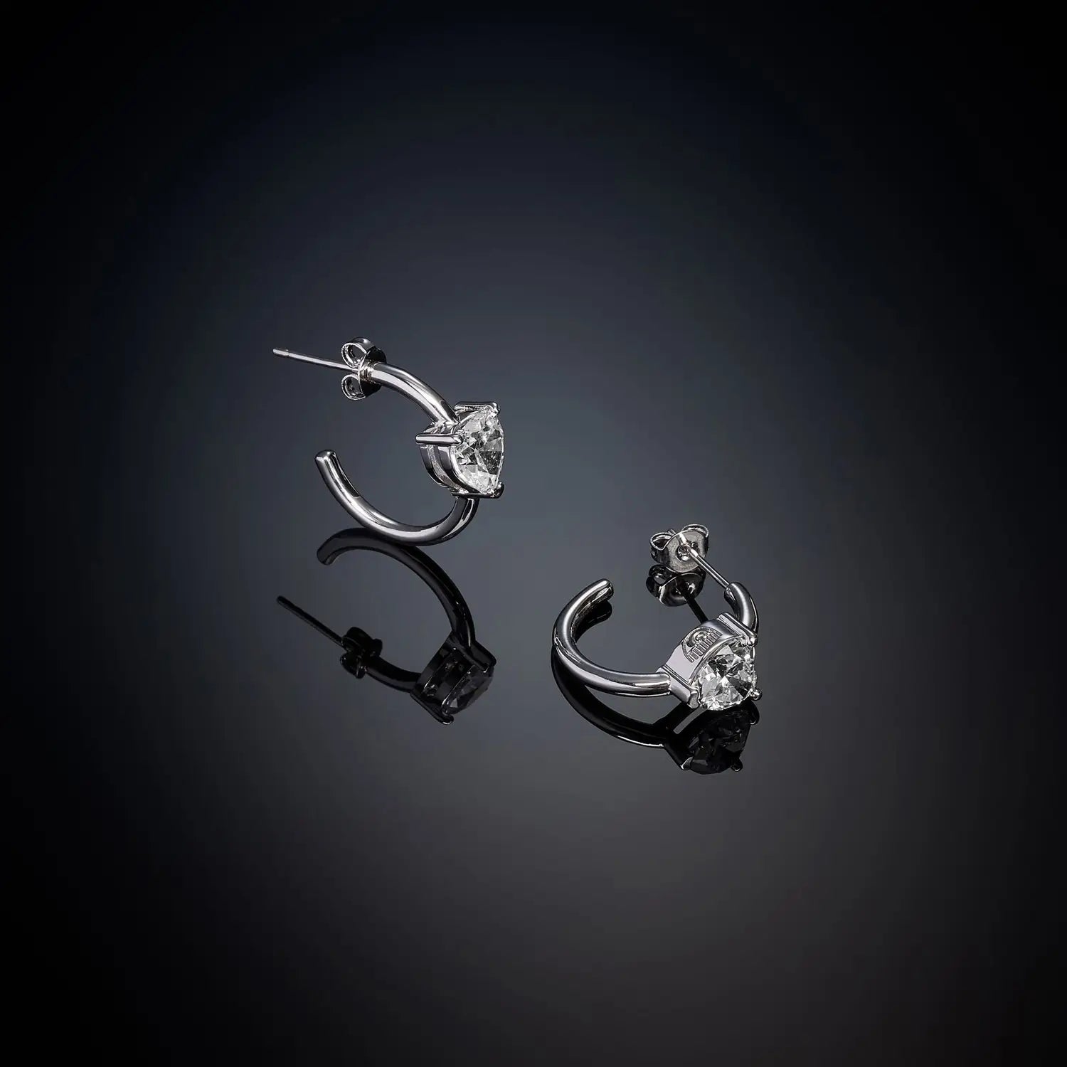 j19auv31 Orecchini First Love