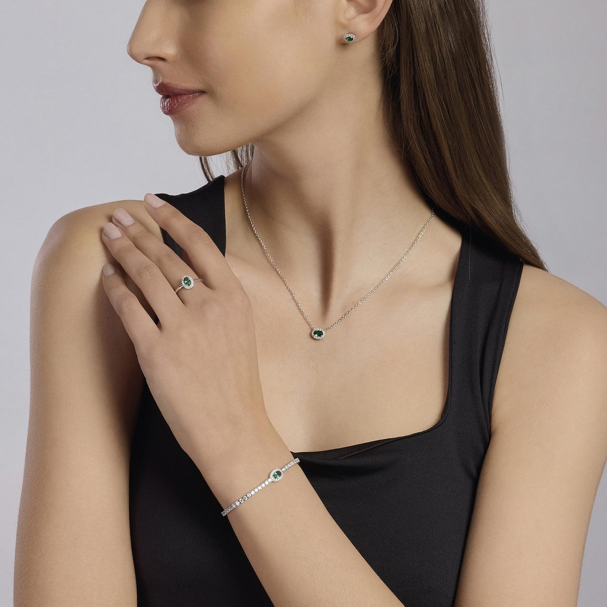 Orecchini in argento a lobo con smeraldi sintetici COOL OR RÉTRO? - Gioielleria Fondente