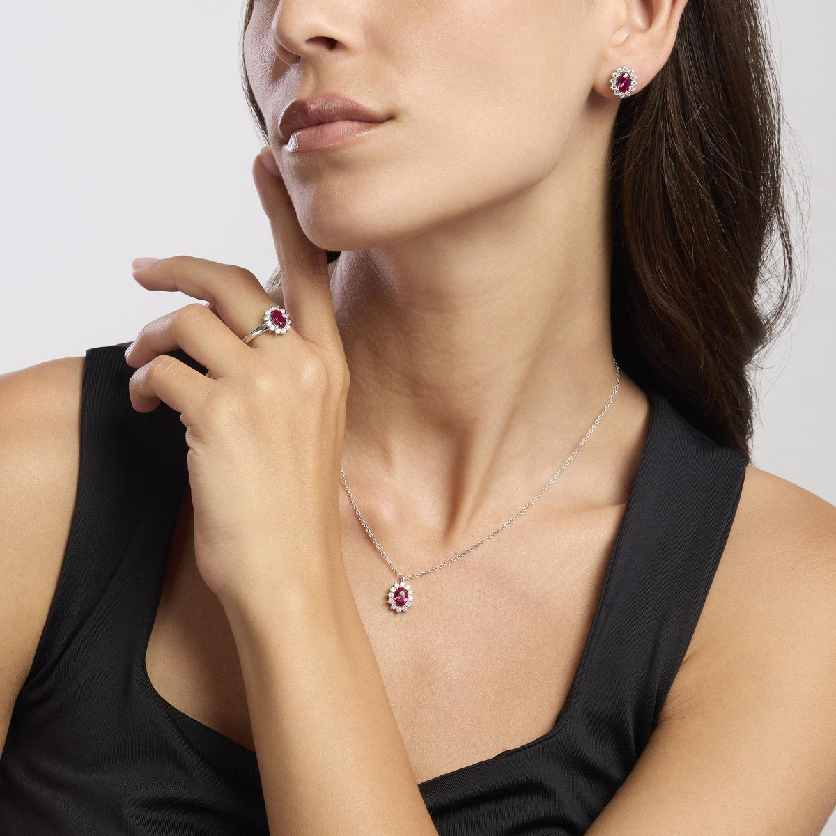 Anello in argento con rubino sintetico ovale COOL OR RÉTRO?