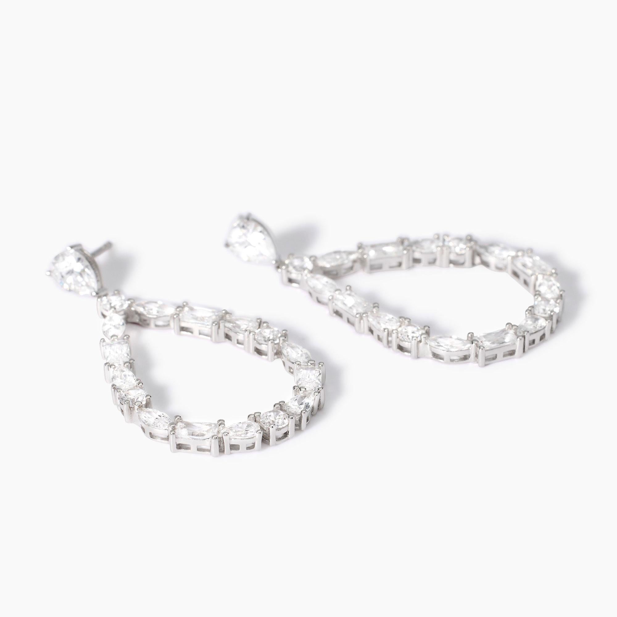 Orecchini in argento a goccia con zirconi Luxury