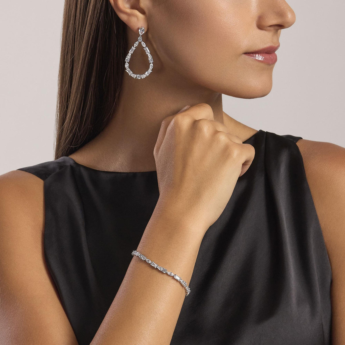 Orecchini in argento a goccia con zirconi Luxury