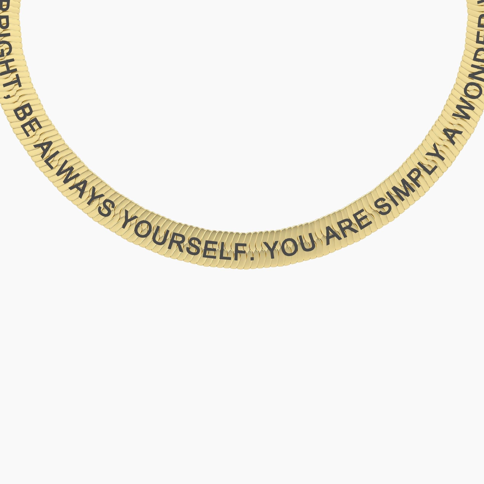 Bracciale dorato elastico con frase Simply a wonder woman