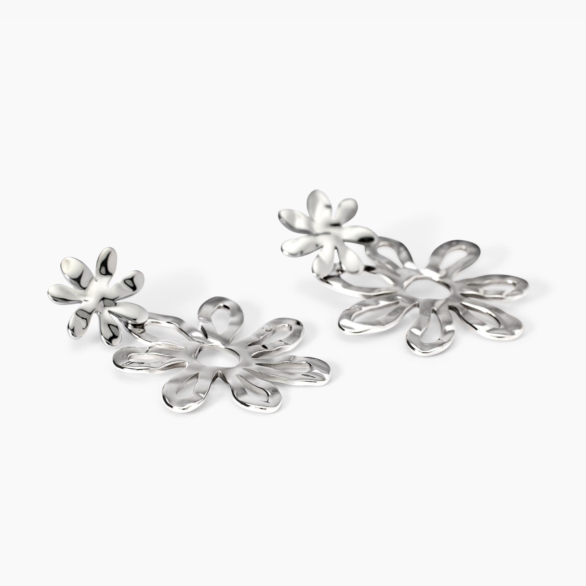 Orecchini pendenti con fiori effetto martellato Style 16