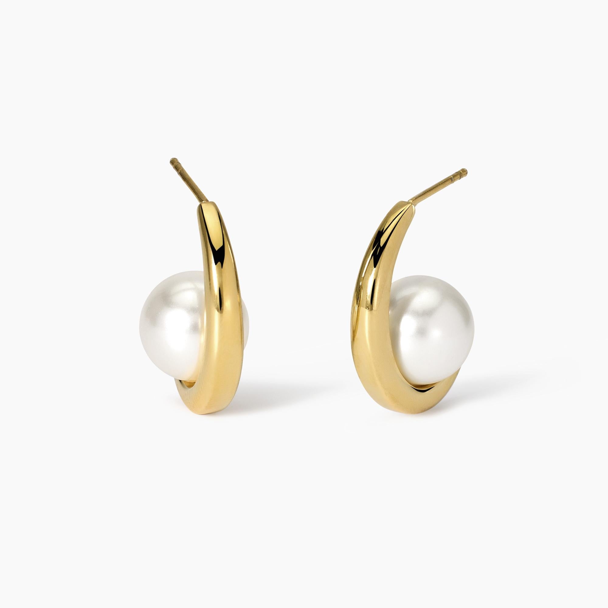 Orecchini semicerchio dorato con perle conchiglia Style 09