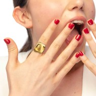 Anello doppia fascia con quadrato irregolare martellato